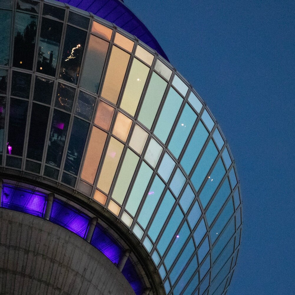 Rheinturm im Abendlicht